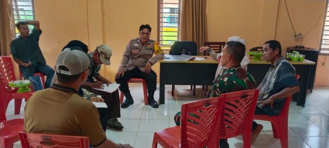 
 Bhabinkamtibmas, Babinsa, dan Pemerintah Desa Lampoko Gelar Rapat Koordinasi Bahas Pembangunan Koperasi Merah Putih