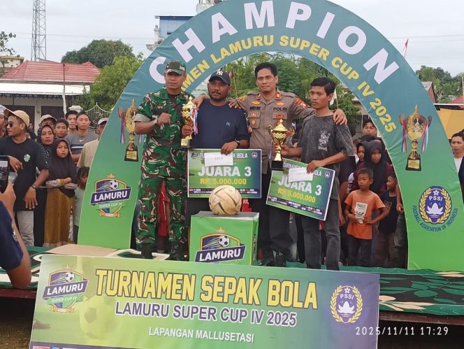 
 Kapolsek Tellu Siattinge Hadiri Penutupan Turnamen Sepak Bola di Desa Lamuru