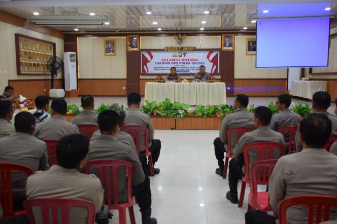 
 Tim Biro Ops Polda Sulsel Lakukan Supervisi dan Asistensi Aplikasi di Polres Bone