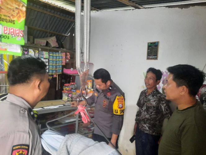 
 Etalase Berisi Berbagai Merek Rokok Raib Dicuri, Polisi Bergerak Cepat Lakukan Penyelidikan