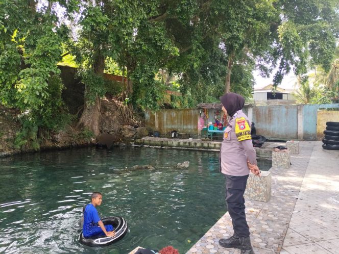 
 Hari Libur, Polwan ini Tetap Lakukan Sambang dan Pantau Situasi Kamtibmas di Desa Binaan
