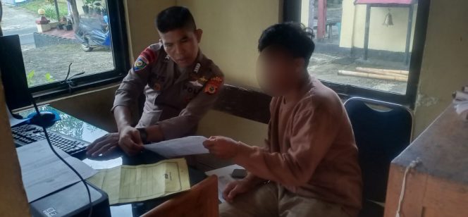 
 Personil Piket Polsek Tellu Siattinge Berikan Pelayanan, Terima Pengaduan Warga