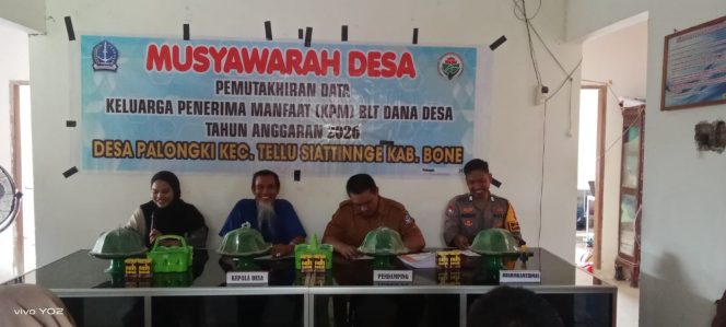 
 Brigpol Rudianto Hadiri Musdes Penetapan Penerima BLT di Desa Palongki