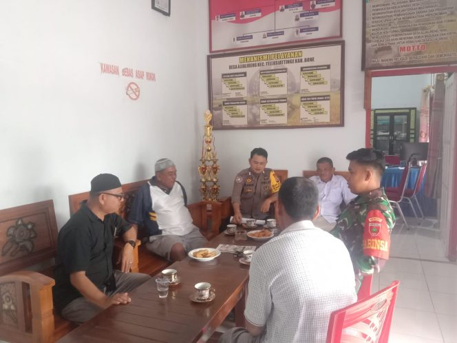 
 Perbanyak Kegiatan Sambang di Desa Binaan, Bhabinkamtibmas ini Berdialog Bersama Warga