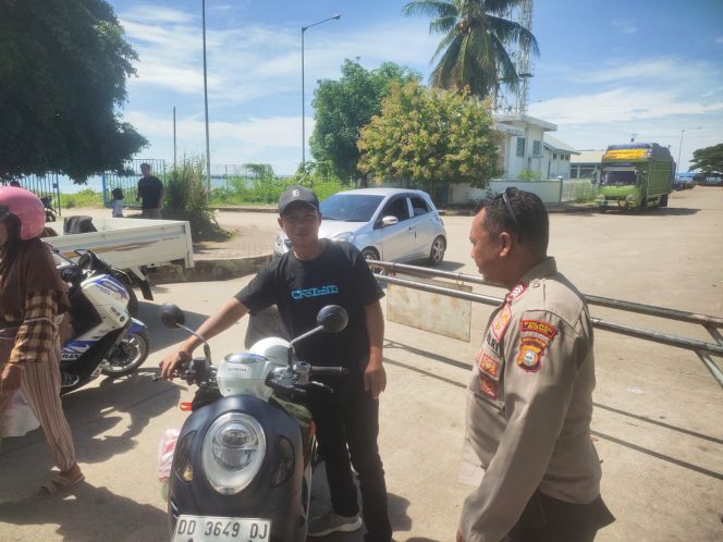
 Di Rumpdoor Kapal Ferry, Personil Lakukan Pengamanan Dan Pelayanan Saat Keberangkatan Kapal