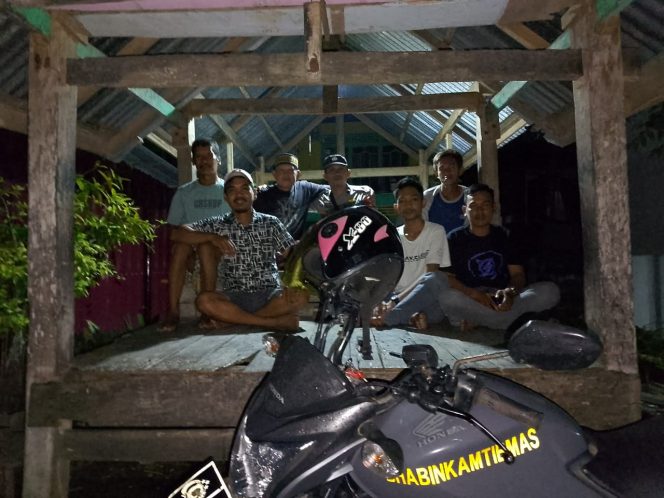 
 Polsek Awangpone Laksanakan Kegiatan Pembinaan Sat Kamling Di Desa Jaling