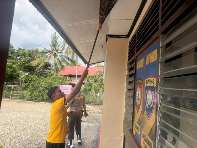 
 Kapolsek Awangpone Kembali Pimpin Kerja Bakti Persiapan Kunjungan Kerja Kapolres Bone