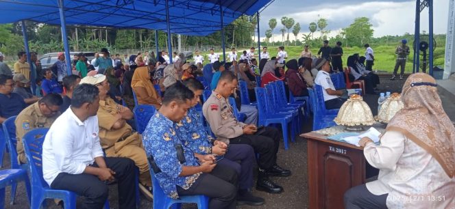 
 Kapolsek Awangpone Menghadiri Konsultasi Publik Rencana Pengadaan Tanah Runway Bandara Arung Palakka