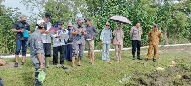 
 Polsek Awangpone Pengamanan Pengukuran Objek Tanah Oleh Pengadilan Agama Di Kelurahan Macope