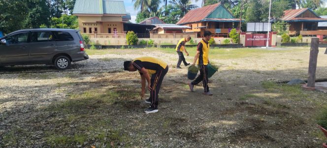 
 Kerja Bakti Personel Polsek Awangpone Dalam Rangka Persiapan Kunjungan Kerja Kapolres Bone
