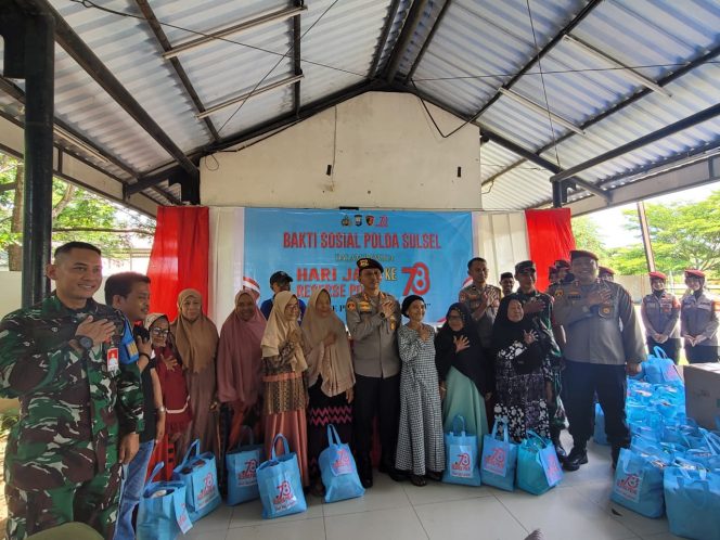 
 Dirreskrimum Polda Sulsel Gelar Bakti Sosial dan Doa Bersama dalam Rangka HUT ke-78 Reserse Polri