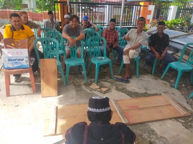 
 Bhabinkamtibmas Polsek Awangpone Melayat ke Rumah Duka Warga Binaan