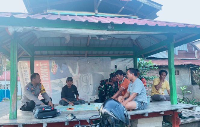 
 Bhabinkamtibmas Polsek Awangpone Gelar Pembinaan Satkamling Tallimpoe Desa Unra 