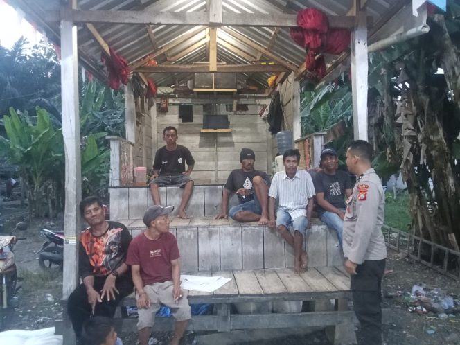 
 Bhabinkamtibmas Melaksanakan Pembinaan Satuan Keamanan Lingkungan Dusun Polewali
