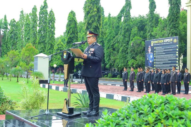 
 Polda Sulsel Gelar Upacara Pengibaran Bendera Merah Putih Peringati Hari Ibu ke-97 Tahun 2025