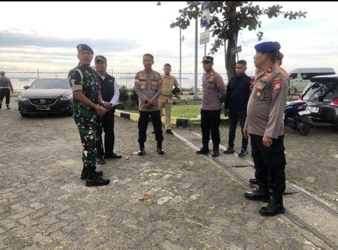 
 Kapolres Bone Hadir Dalam Apel Gabungan Posko Angkutan Natal Dan Tahun Baru Di Pelabuhan Bajoe