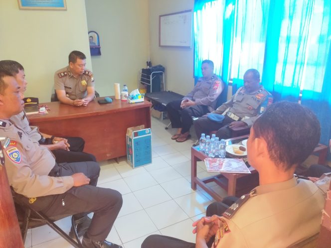 
 Kapolsek Sibulue Pimpin Rapat Internal Jelang Pengamanan Tahun Baru 2026