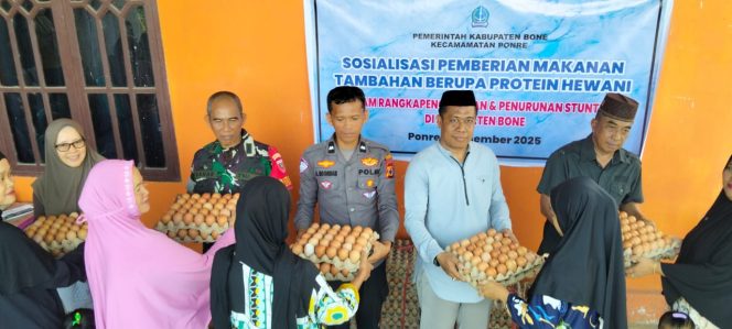 
 Bhabinkamtibmas Polsek Ponre melaksanakan pendampingan giat sosialisasi pemberian makanan tambahan