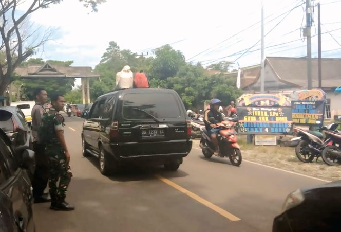 
 Pengamanan Lalu Lintas di Sekitar Rumah Duka di Desa Corawali