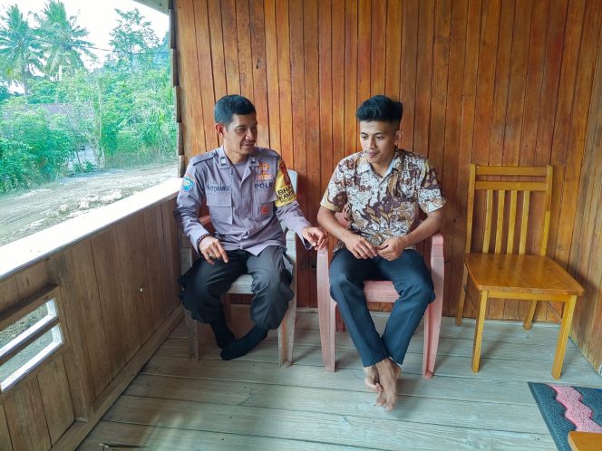 
 Sambangi Warga Binaan, Bhabinkatibmas Polsek Barebbo Sampaikan Pesan Kamtibmas