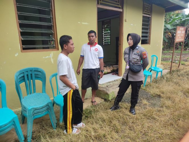 
 Bhabinkamtibmas Brigadir Adyani Sambangi Warga Laliddong, Imbau Antisipasi Kriminal Jelang Nataru 2026