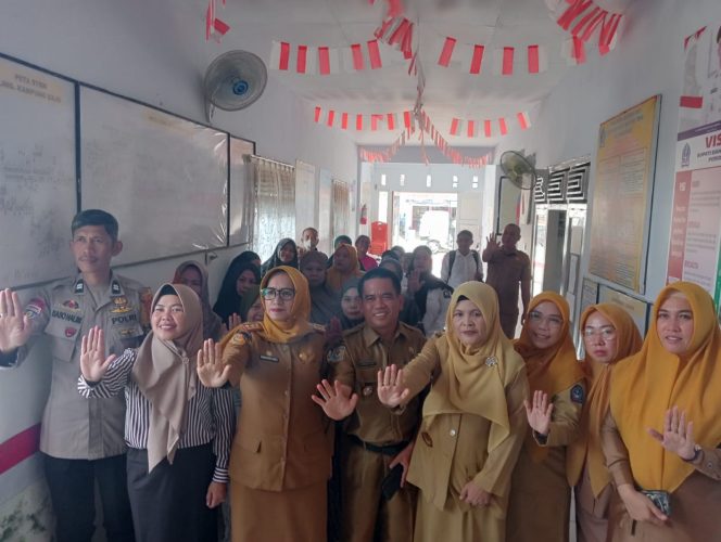 
 Advokasi Pemberdayaan Perempuan Digelar di Kelurahan Bajoe, Bhabinkamtibmas Turut Hadir