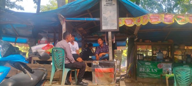 
 Pembinaan Pos Satkamling, Bhabinkamtibmas Dorong Lingkungan Pasar Tetap Kondusif