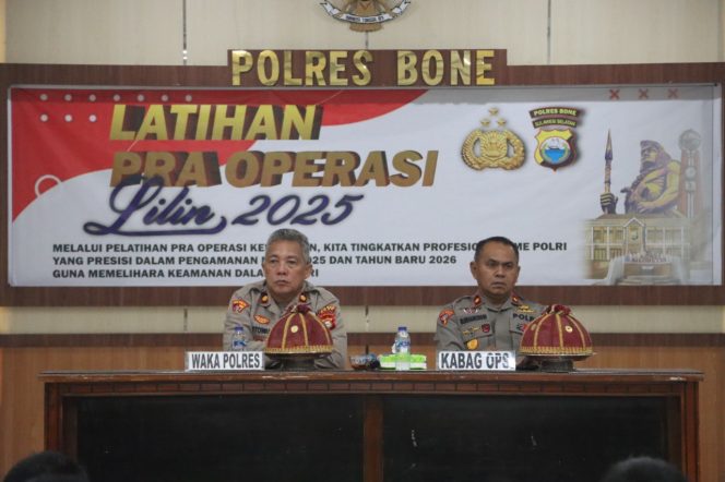 
 Wakapolres Bone Buka Latihan Pra Operasi Lilin 2025 untuk Pengamanan Natal dan Tahun Baru