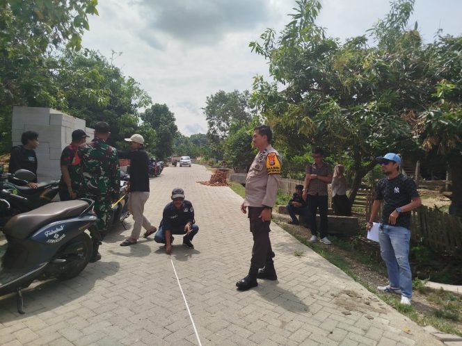 
 Wujud Kepedulian Bhabinkamtibmas di Desa Binaan, Hadiri Kegiatan Monev Dana Desa