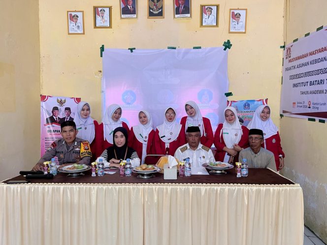 
 Wujud Kedekatan, Bhabinkamtibmas Hadiri Musyawarah Masyarakat Desa