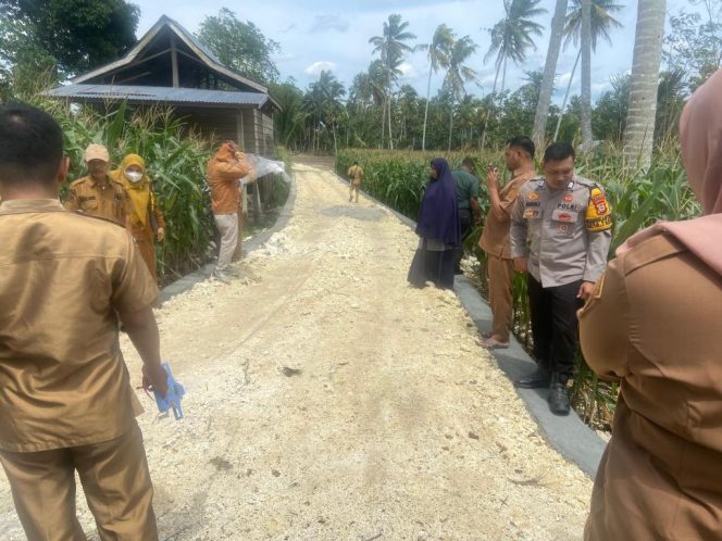 
 Brigpol Maman Suryaman Hadiri Kegiatan Monev Dana Desa di Desa Padaidi