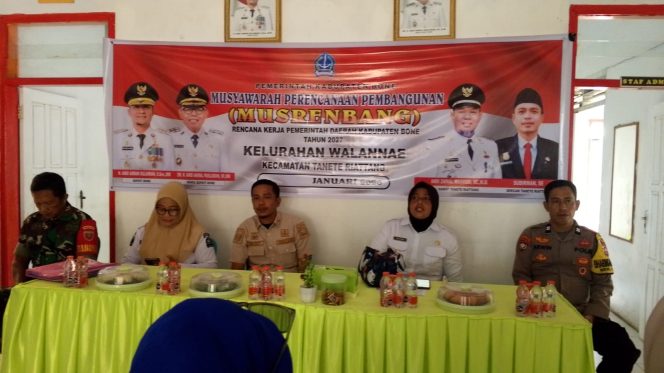 
 Aiptu Arwin Tunjukkan Peran Aktif Polri dalam Musrenbang Kelurahan Walannae