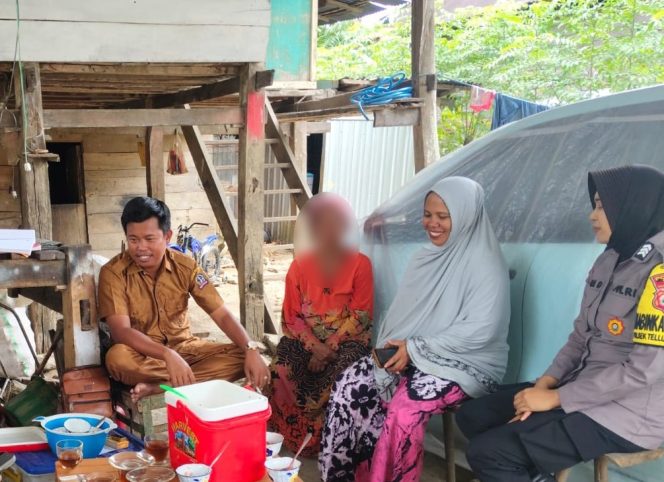 
 Temui Warga, Bhabinkamtibmas ini Lakukan Dialog dan Bangun Kedekatan