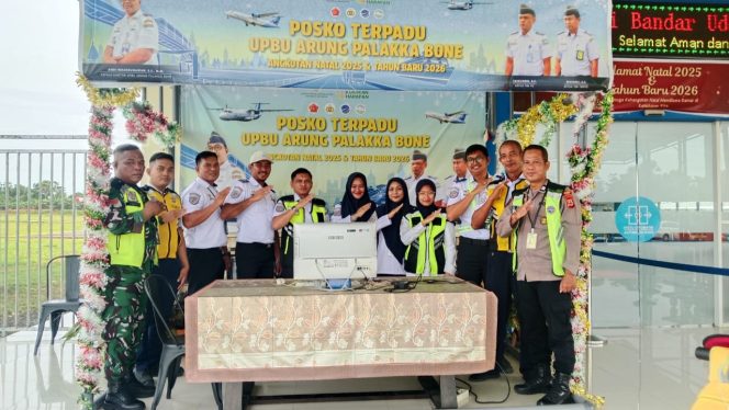 
 Polsek Awangpone Memantau Keberangkatan ATR FLYJAYA Menuju Balikpapan Pada Awal Tahun 2026