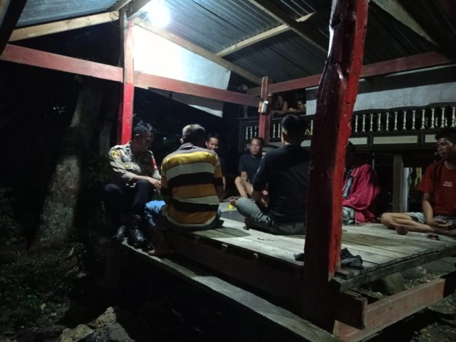 
 Polsek Awangpone Laksanakan Giat Pembinaan Sat Kamling Di Desa Jaling