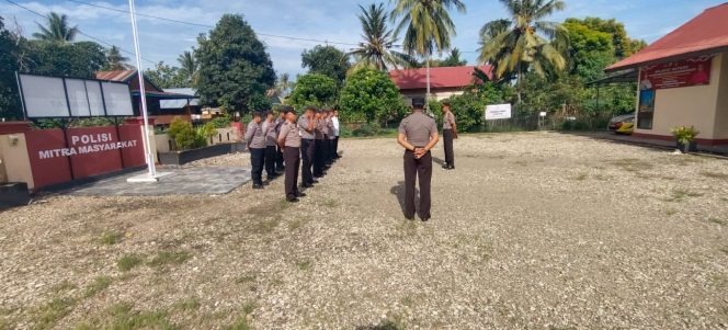 
 Kapolsek Awangpone Berikan Apresiasi atas Profesionalisme Personel dalam Pelayanan Masyarakat