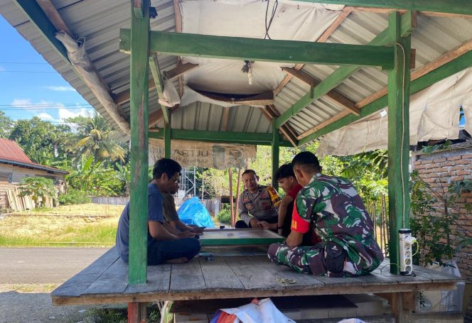
 Bhabinkamtibmas Polsek Awangpone Gelar Pembinaan Satkamling Dusun Tallimpoe Desa Unra