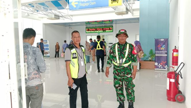 
 Polsek Awangpone Memantau Keberangkatan ATR FLYJAYA Ke Makassar Oleh Pilot Marifat Aresto Umar 