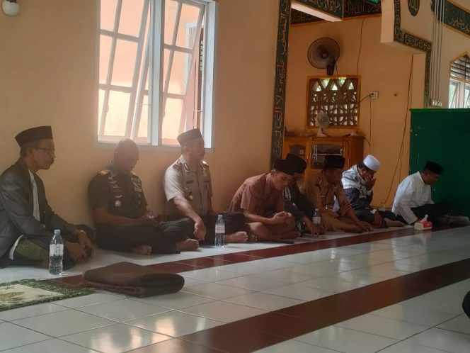 
 Kapolsek Ponre turut hadir dalam Peringatan isra mi’raj nabi Muhammad Saw didesa Bolli