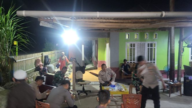 
 Kanit Sabhara ,  Berikan Pesan Kamtibmas Pada Saat Kunjugan ,Polsek Tonra Polres Bone