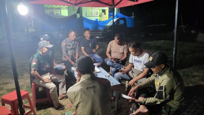 
 Malam Hari Briptu Sudirman lakukan Kunjugan Pada  Warga, Demi Keaman Polsek Tonra
