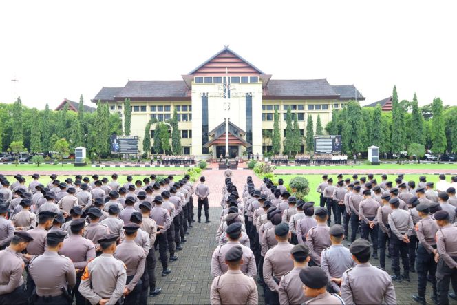 
 Kapolda Sulsel Pimpin Apel Gabungan Personel Polda Sulsel, Tegaskan Dukungan terhadap Keputusan Kapolri