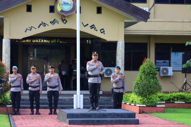 
 Kapolda Sulsel Pimpin Apel Bersama Personel Polres Maros, Tekankan Profesionalisme dan Dukungan Kebijakan Kapolri