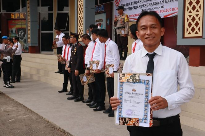 
 Kanit.Intel.Polsek Barebbo Diganjar Penghargaan Dari Kapolres , Luar  Basa 