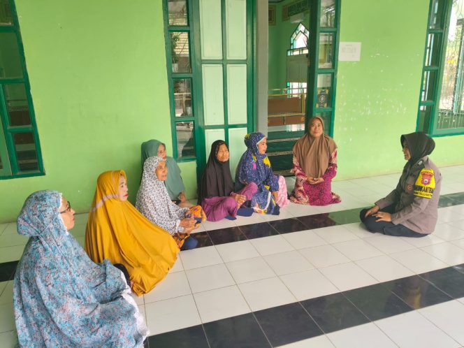 
 Ibu Bhabin Wujudkan Kebersamaan, Temui Warga Melalui Kegiatan Sambang