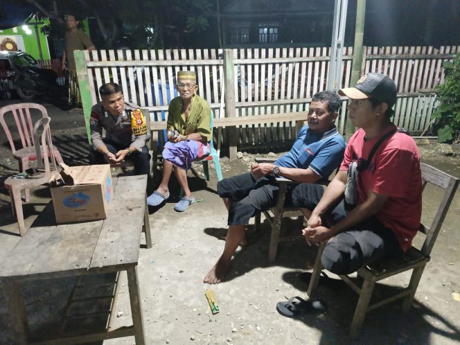 
 Berkumpul Bersama Warga, Bhabinkamtibmas Ajak Warga Menjaga Keamanan Lingkungan