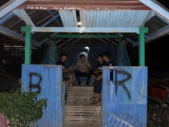 
 Pak Bhabin Temui Warga, Wujudkan Kamtibmas yang Kondusif di Malam Hari