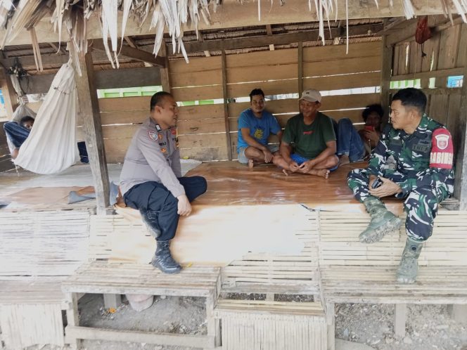 
 Bripka Wiwin Susanto Tinjau Kesiapsiagaan Poskamling di Kelurahan Polewali