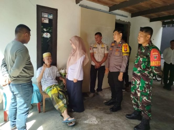 
 Respons Cepat Aduan Warga, Bhabinkamtibmas Bersama Lintas Instansi Amankan ODGJ di Kelurahan Bukaka