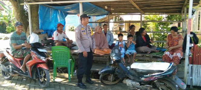 
 ‎Keakraban Bhabinkamtibmas dengan Warga Terlihat Saat Bripka Sultan Lakukan Sambang